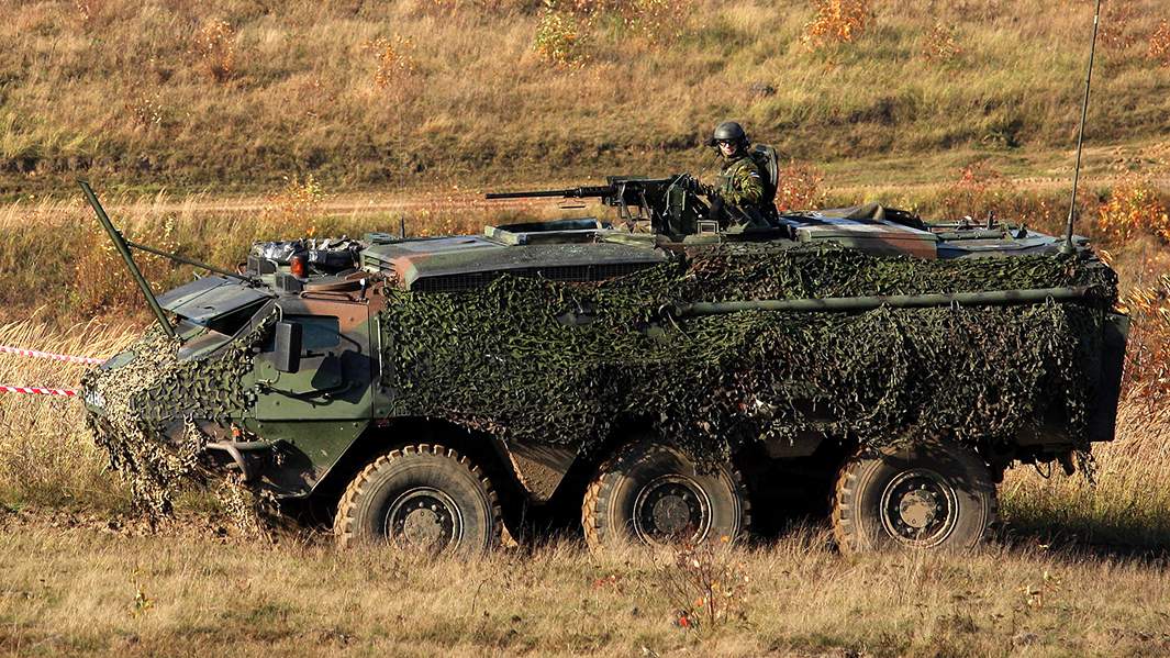 Бронетранспортер PASI XA-180 Сил обороны Эстонии во время учений