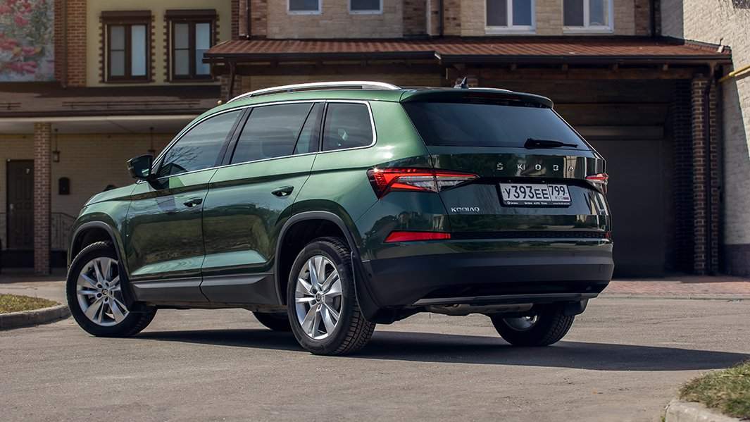 Дорожный просвет в зависимости от размера колес колеблется от 189 до 196 мм