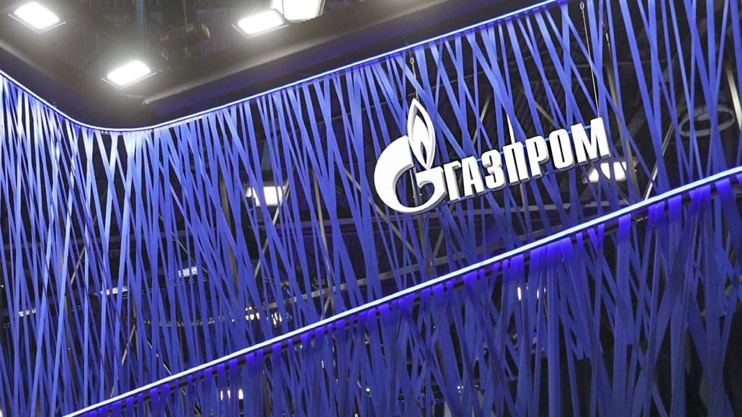логотип "Газпром" на фестивале в СПБ