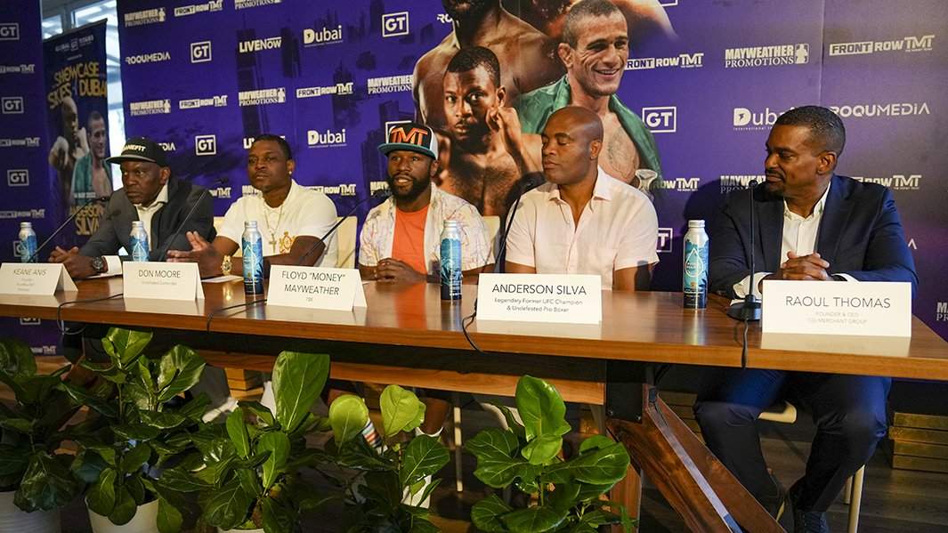 Флойд Мэйвезер на время пресс-конференции в The Gabriel Miami Downtown, Флорида