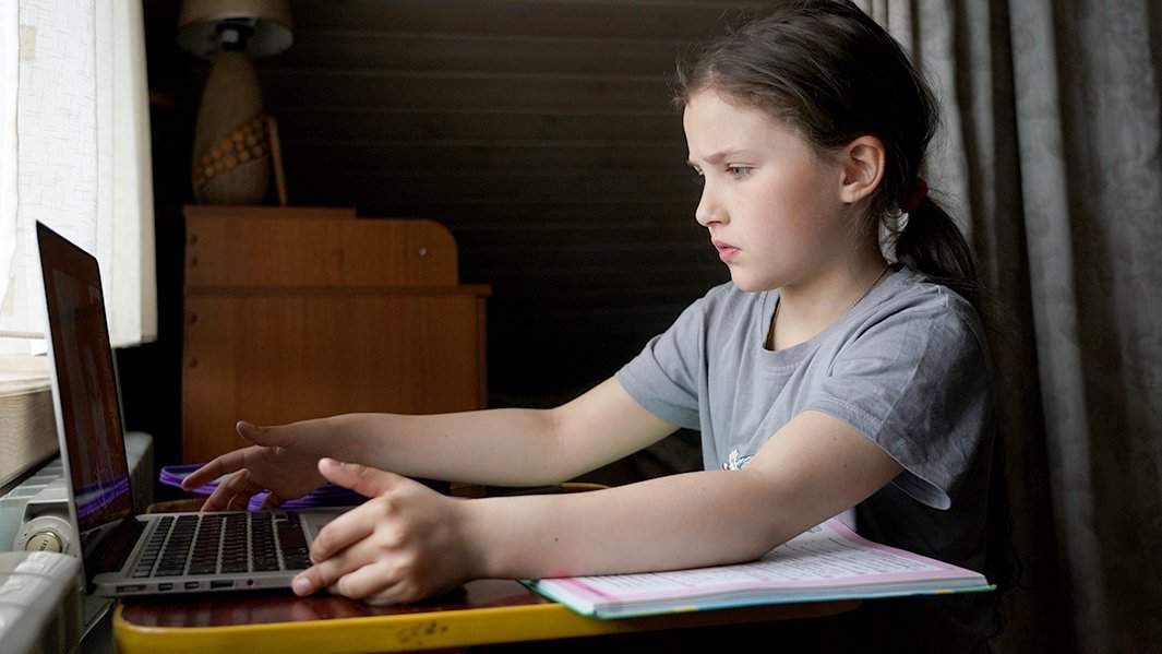 девочка компьютер 