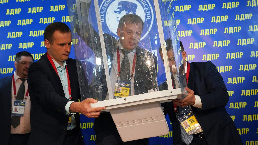 Подсчет голосов за кандидата на пост нового председателя партии - руководителя фракции ЛДПР в Государственной Думе РФ Леонида Слуцкого 