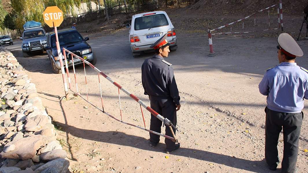 Пост на автодороге Душанбе - Хорог при въезде в Горно-Бадахшанскую автономную область (ГБАО) Таджикистана