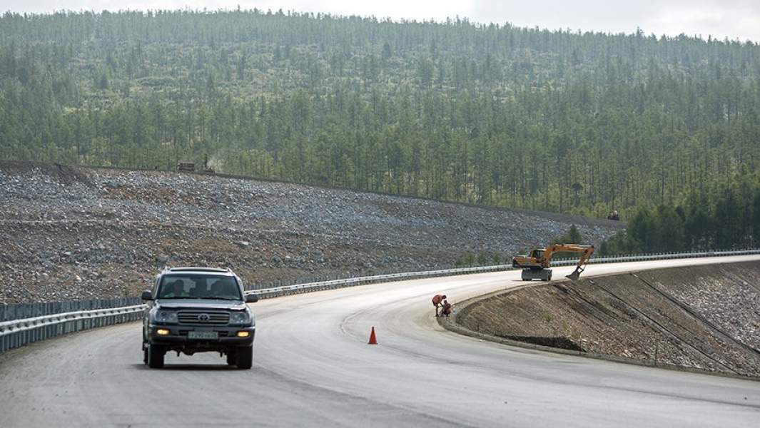 Автомобиль на трассе