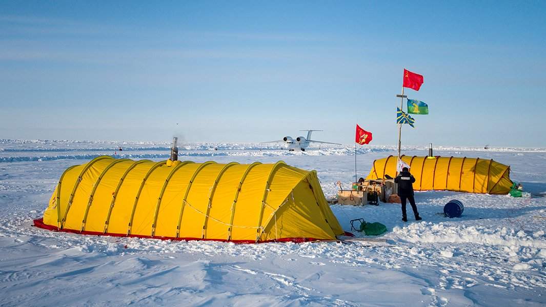 В дрейфующем ледовом лагере «Барнео» в районе Северного полюса в Арктике