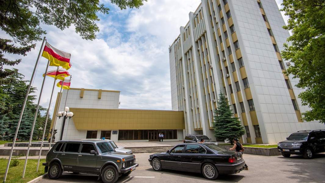 Здание администрация президента Республики Южная Осетия в Цхинвале