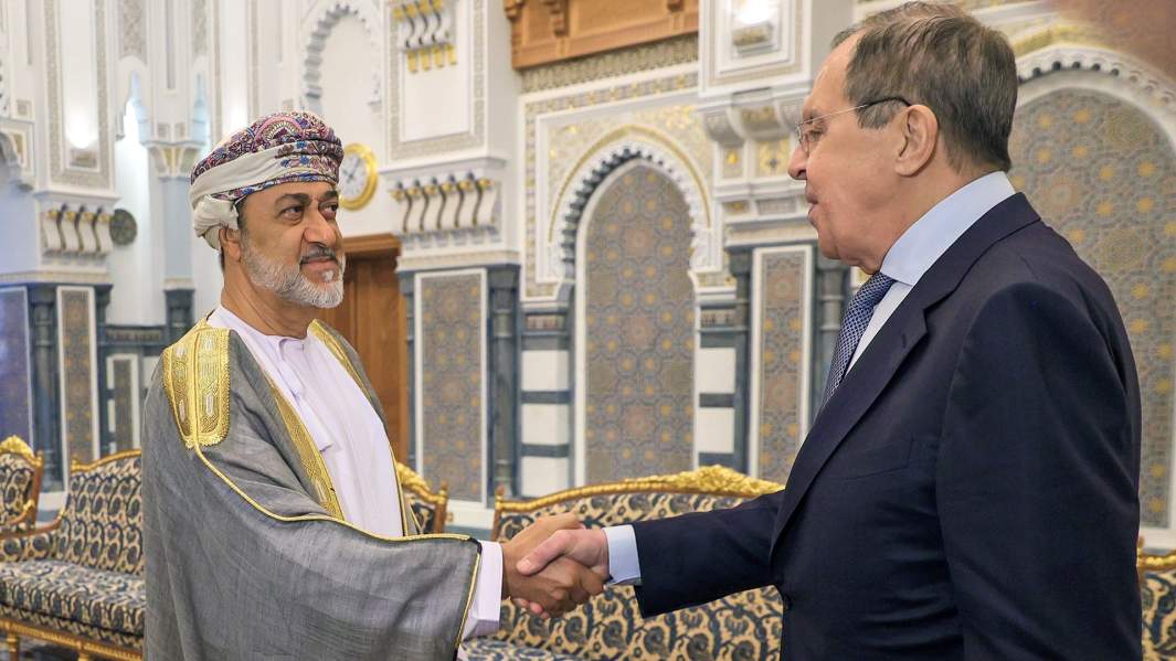 Министр иностранных дел РФ Сергей Лавров и султан Омана Хайсам бен Тарек Аль Саид во время встречи в Маскате