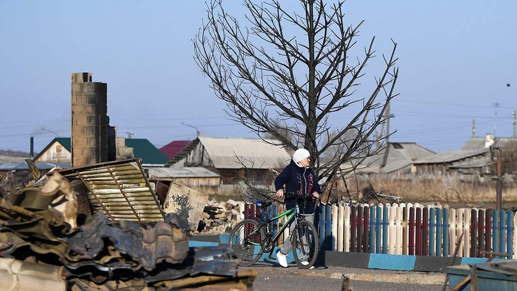  городе Уяре Красноярского края, где в результате крупного пожара во время штормового ветра 7 мая сгорело более 200 жилых домов