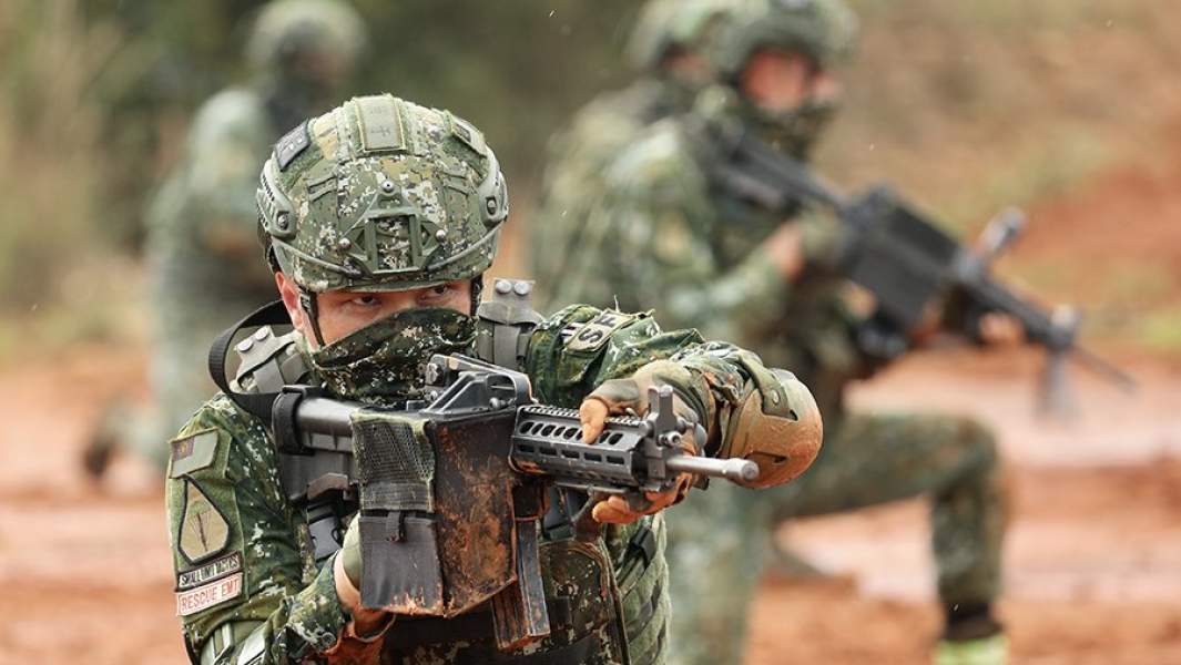 Военные учения армии Тайваня в Тайбэе