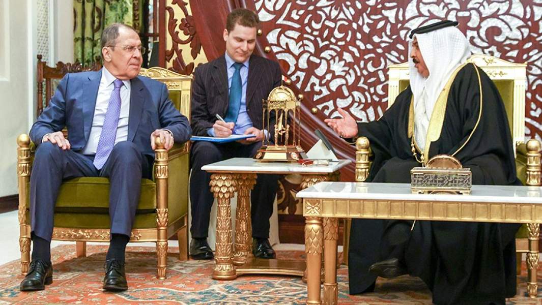 Министр иностранных дел РФ Сергей Лавров и король Бахрейна Хамад бен Иса Аль Халифа во время встречи во дворце Сахир