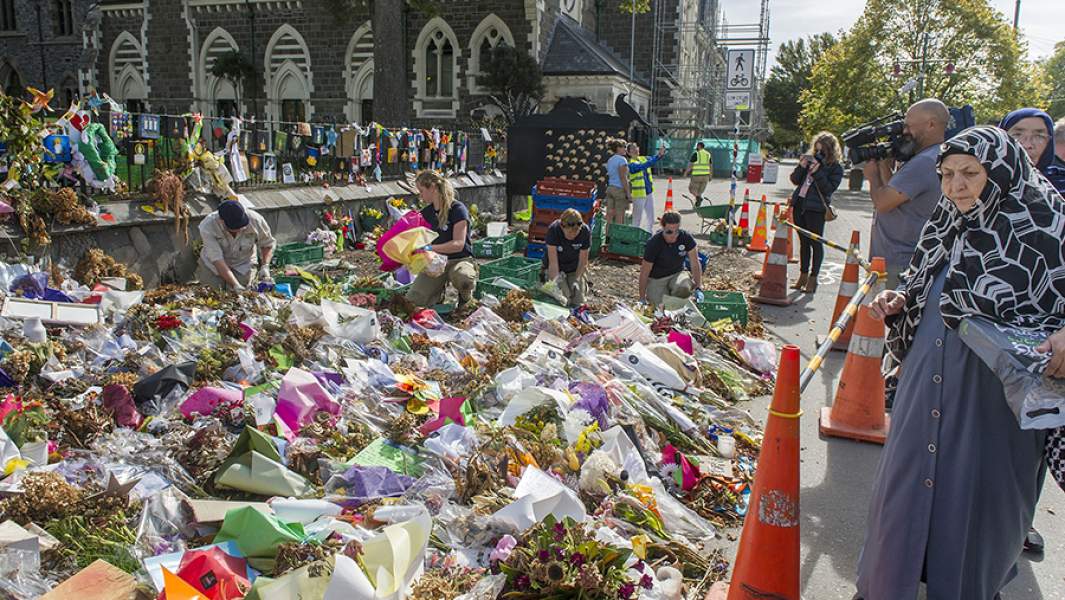 Стихийный мемориал в память о жертвах стрельбы в мечети Аль-Нур в Крайстчерче