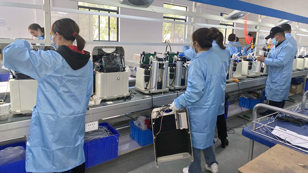 СБорка электроники на фабрике в Китае
