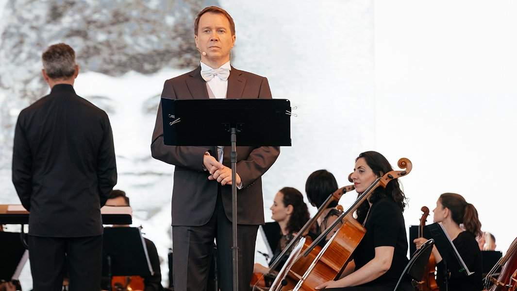 Евгений Миронов на спектакле-концерте «Роман в письмах», Театр Наций Fest