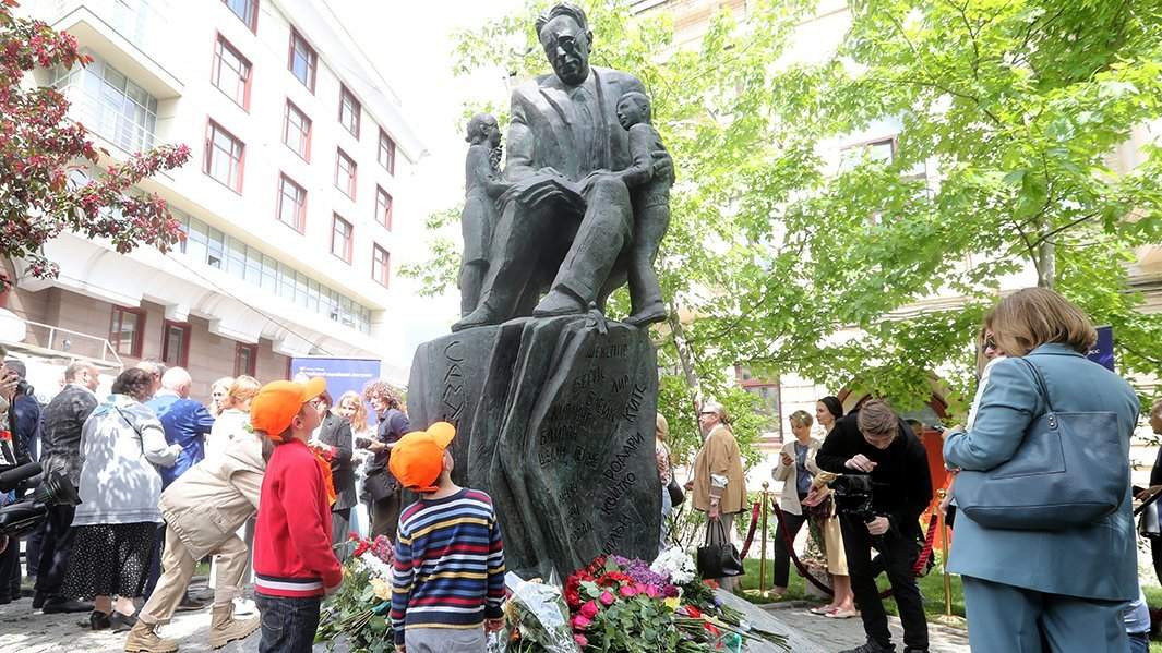 памятник самуил маршак