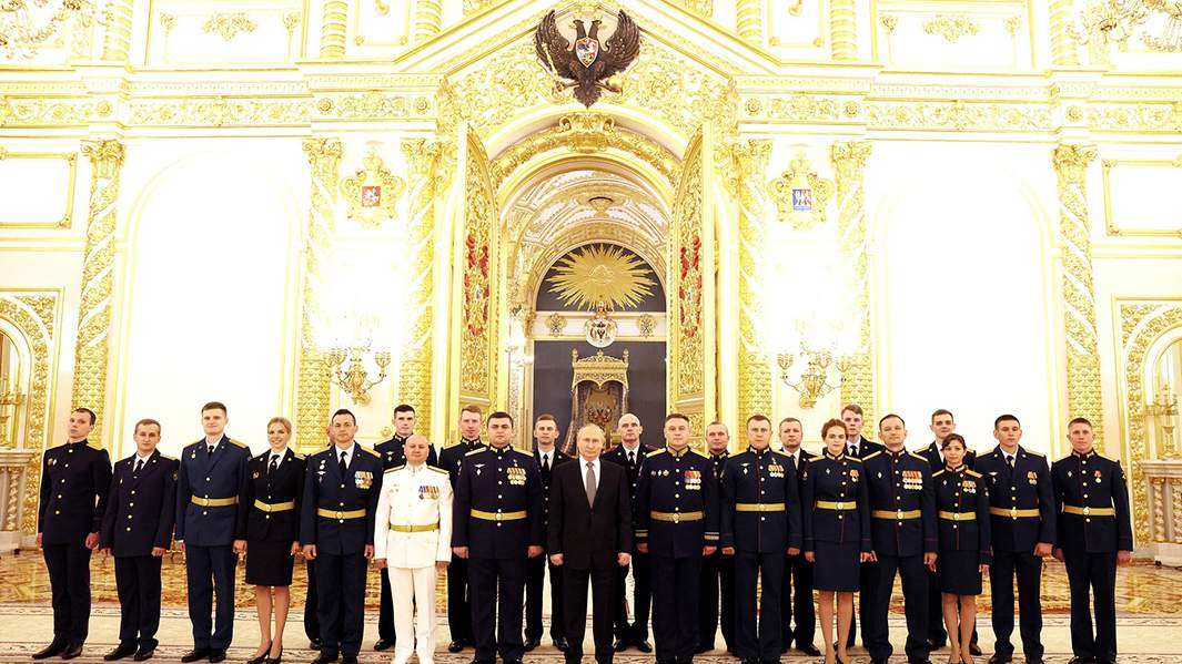 Владимир Путин на встрече с выпускниками военных вузов