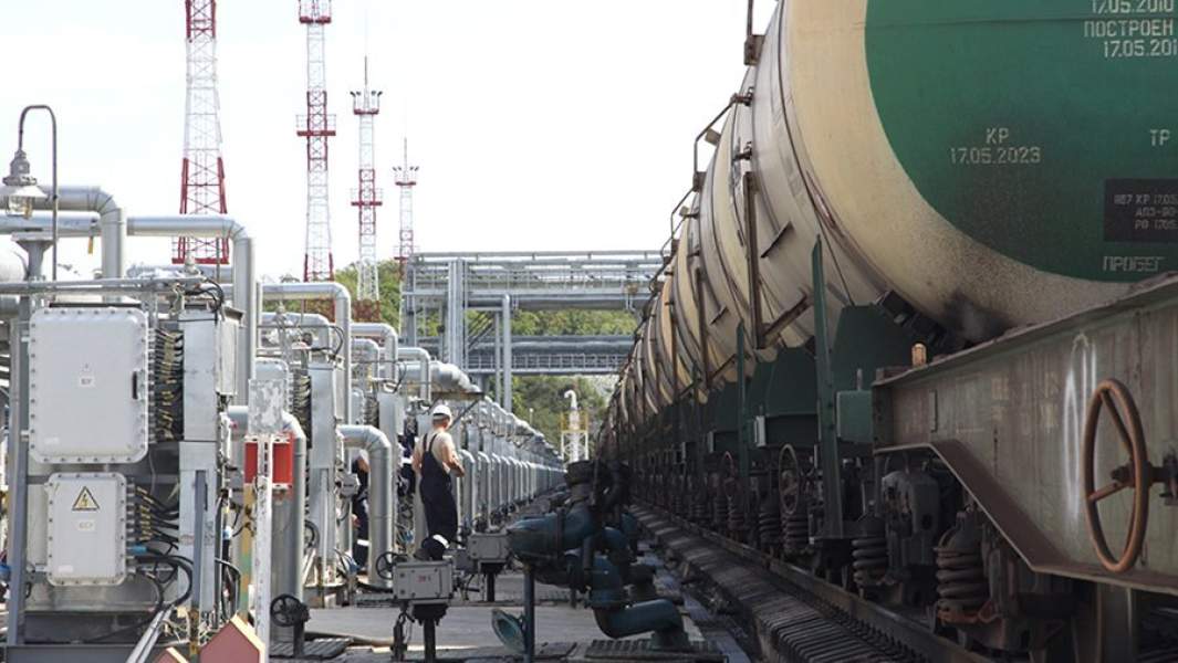 Цистерны с нефтью