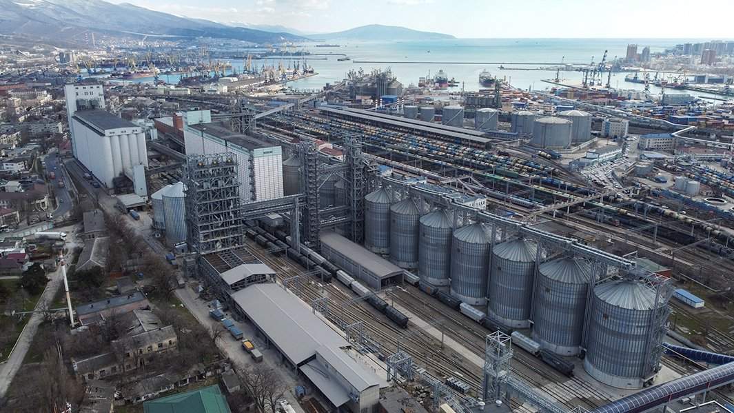 Зерновые элеваторы в Новороссийске