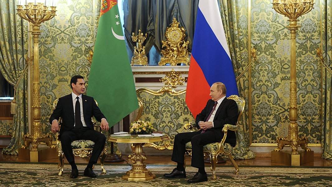 Президент РФ Владимир Путин и президент Туркменистана Сердар Бердымухамедов во время встречи в Москве