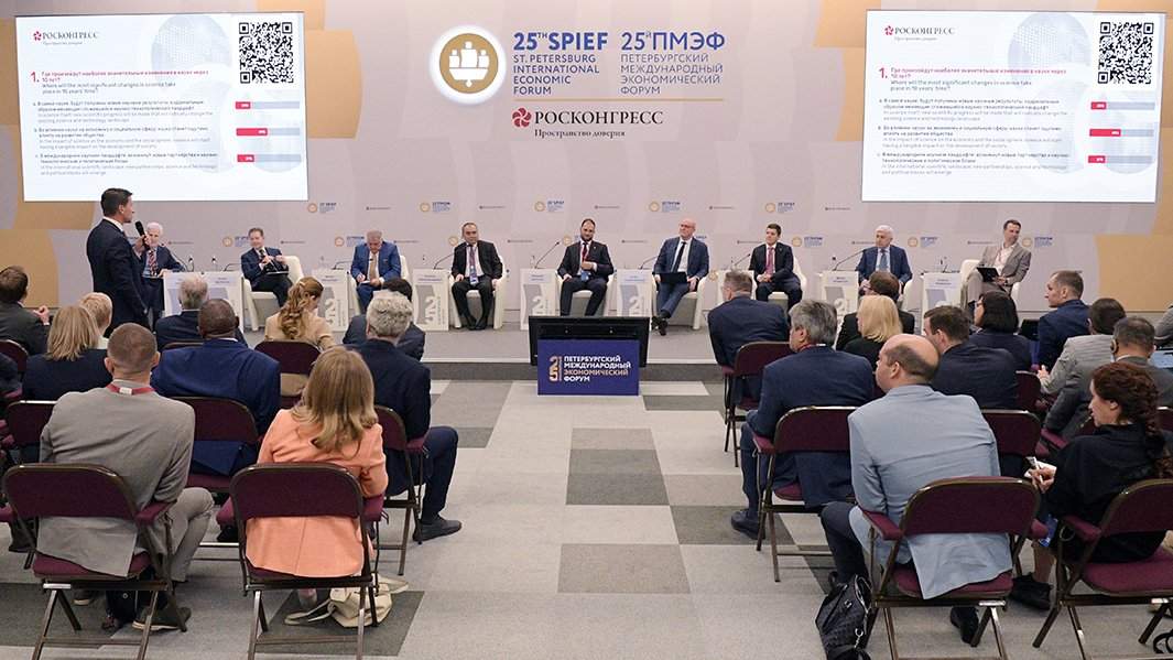 участники дискуссии «Большие вызовы Десятилетия науки и технологий», состоявшейся 17 июня на Петербургском международном экономическом форуме