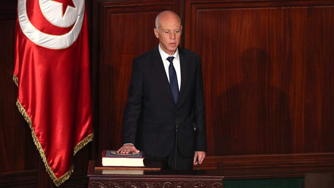 Каис Саид принимает присягу на церемонии вступления в должность президента Туниса. 2019 год