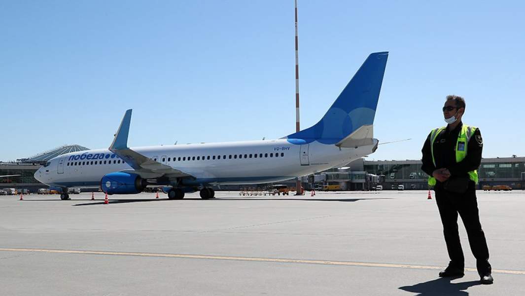 Самолет Boeing 737-800 авиакомпании «Победа» в аэропорту Шереметьево