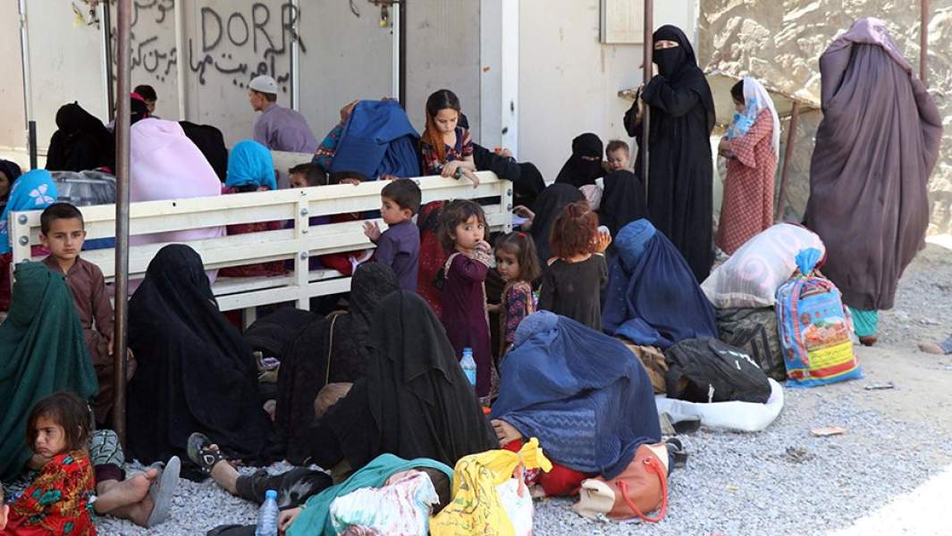 Женщины и дети на улице в Кабуле