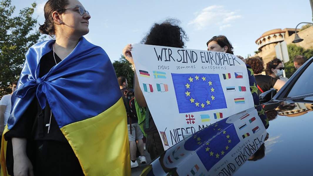 Митинг в Тбилиси в поддержку европейского курса с участием президента Грузии Саломе Зурабишвили