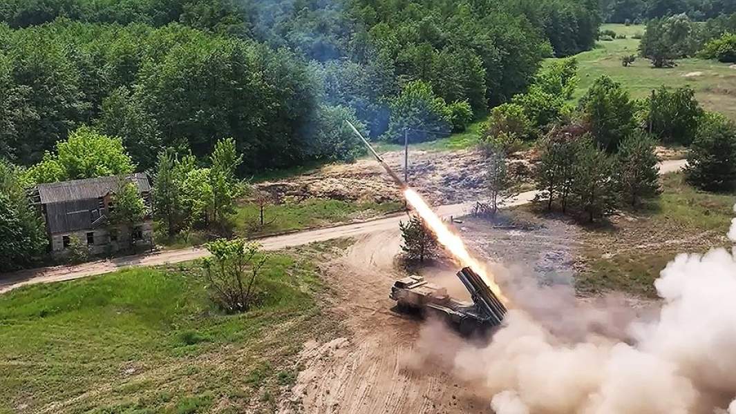 Боевая работа реактивных систем залпового огня (РСЗО) «Ураган»