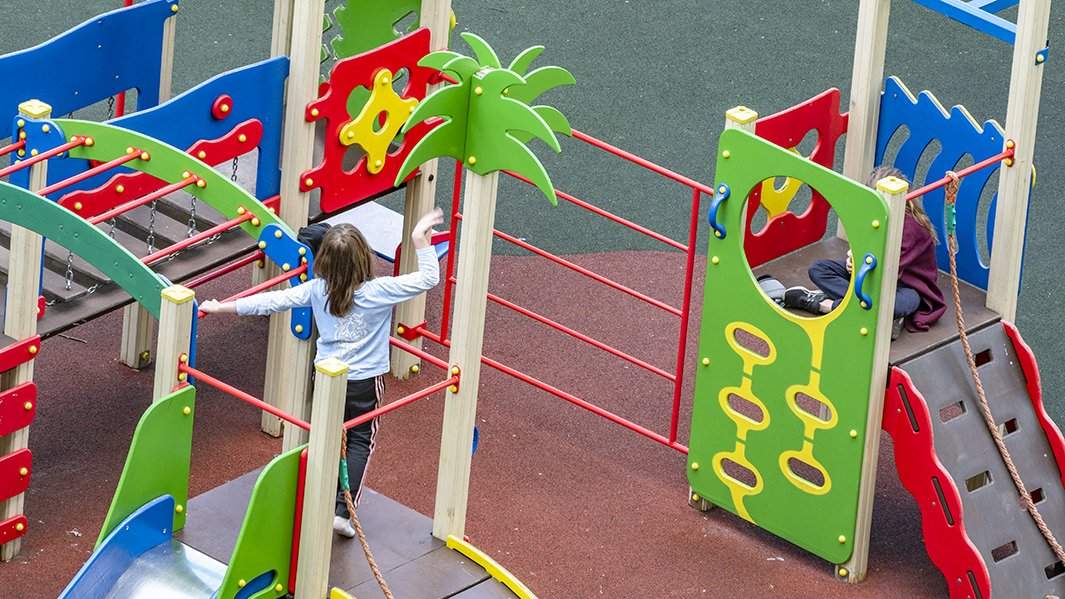 Идеи активных игр на детской площадке и даче