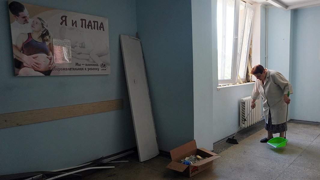 В фойе Донецкого роддома