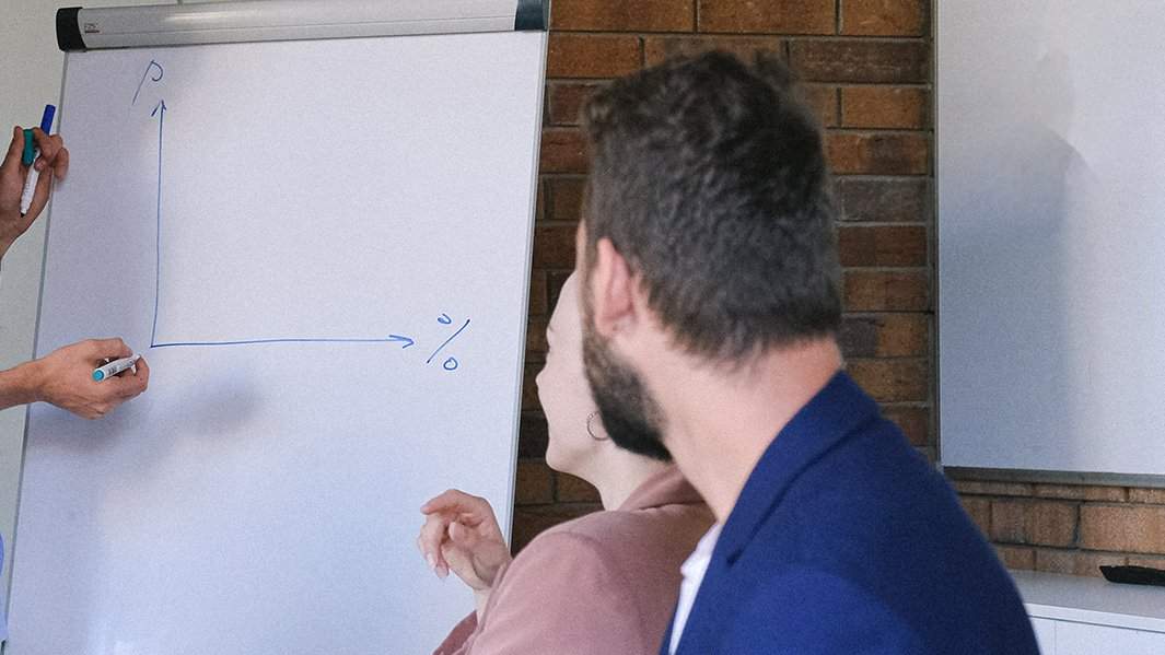 обсуждение на совещании в компании