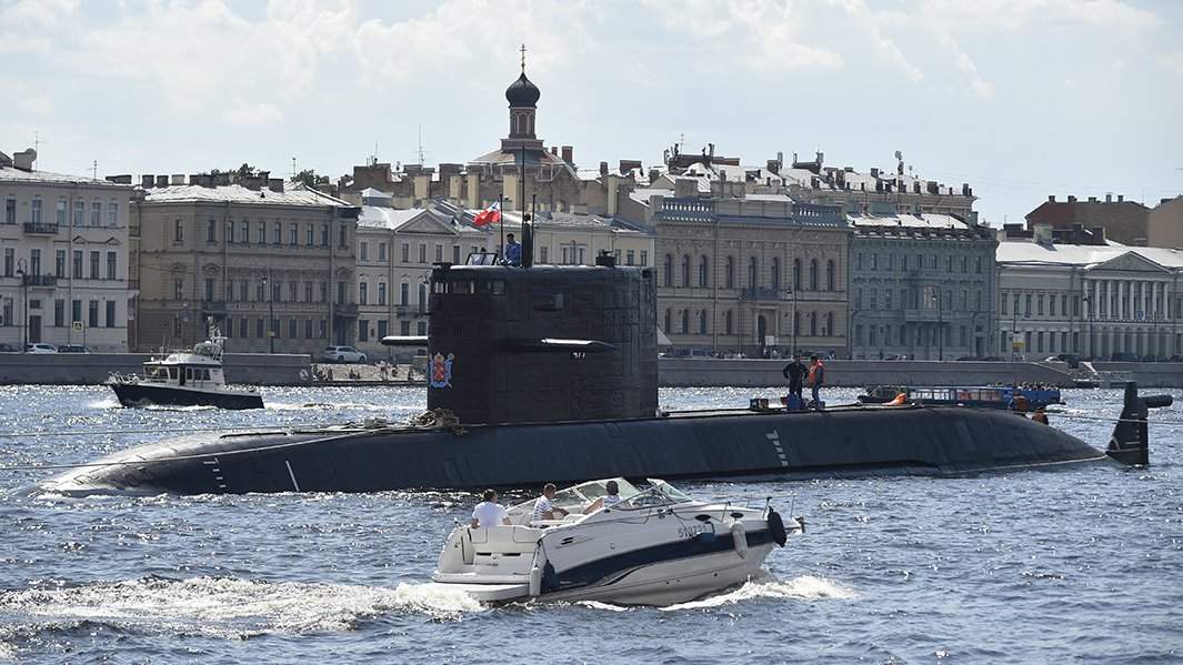 Подводная лодка санкт петербург. Проект 22350 Адмирал горшков. Новая подводная лодка. Подводная лодка на параде в СПБ.