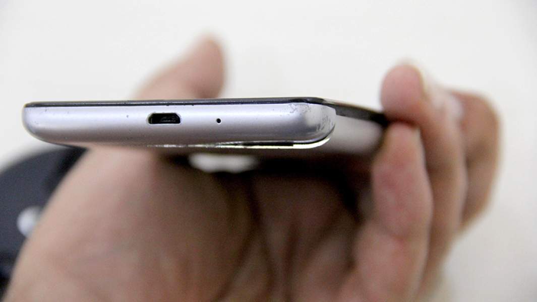 Сломанный смартфон