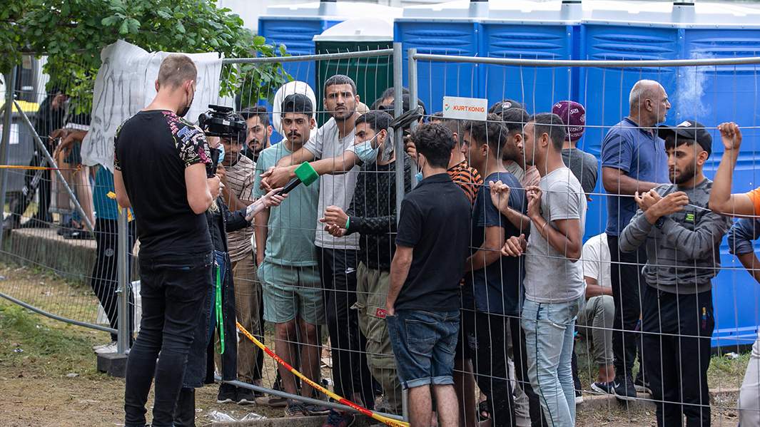 Лагерь нелегальных собраний мигрантов в Руднинкай примерно в 30 км к югу от столицы Литвы, 5 августа 2021 года