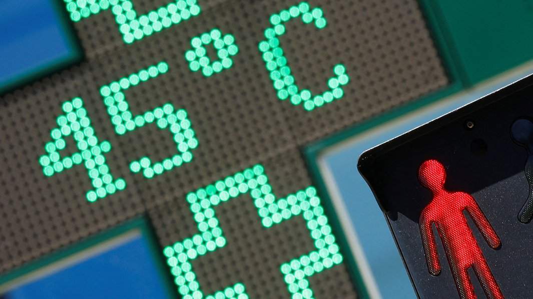 Аптечный термометр, показывающий температуру 45 градусов по Цельсию (113F), можно увидеть в Нанте.