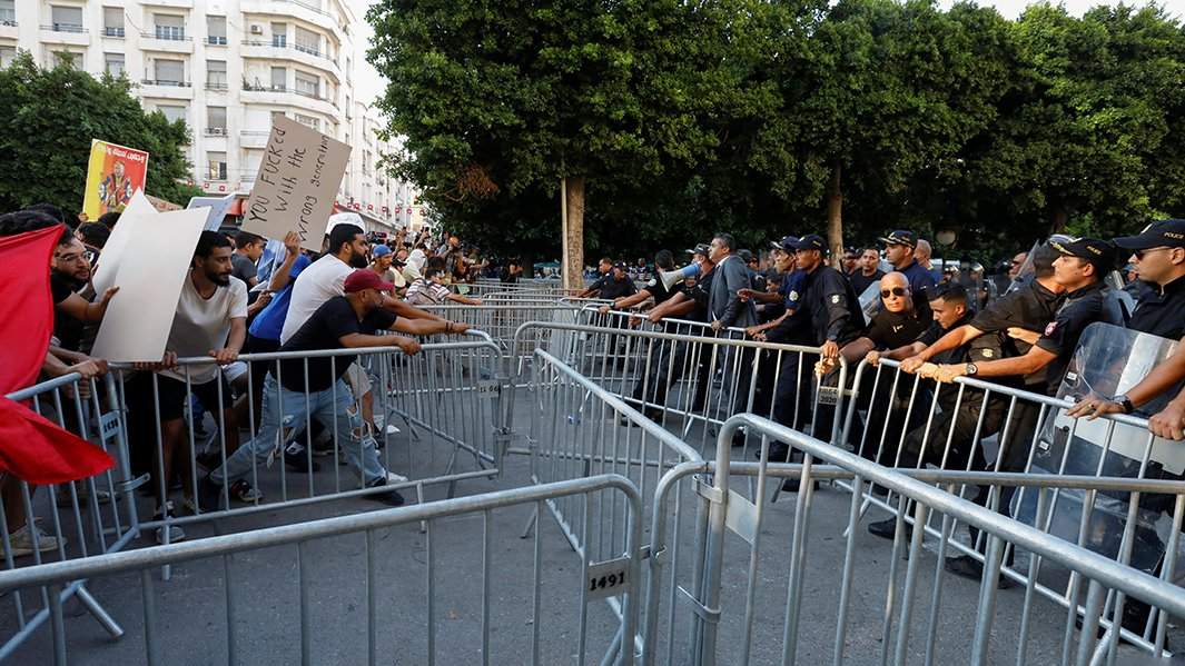 Спорная демократия в Тунисе