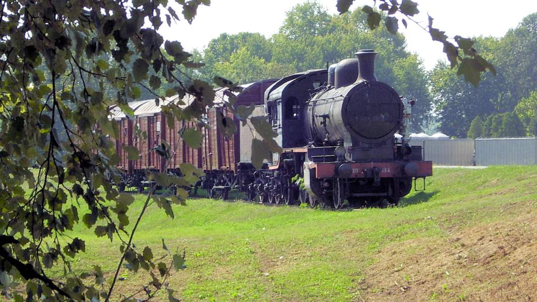 Поезд для перевозки заключенных на территории мемориального комплекса на месте концентрационного лагеря Ясеновац
