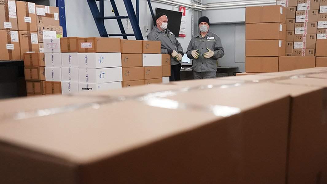 коробки на складе