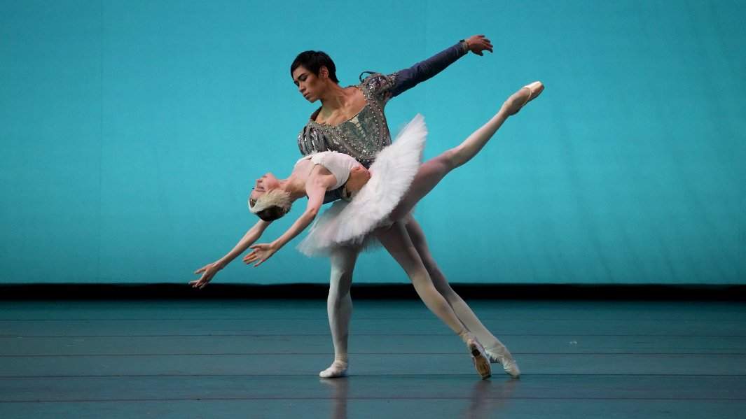 Участники гала-концерта лауреатов XIV Международного конкурса артистов балета в честь 95-летия Юрия Григоровича на сцене Государственного академического Большого театра России в Москве