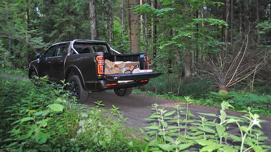 Официальная грузоподъемность Great Wall Poer — 375 кг. Фактически пикап может перевезти гораздо больше