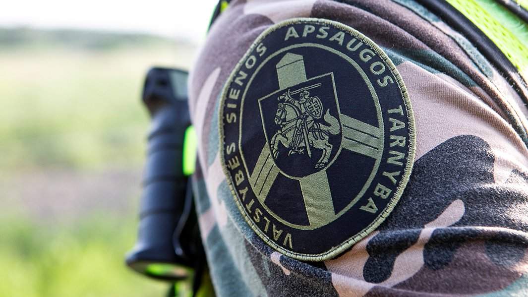 Шеврон Государственной пограничной службы Литвы на форме военнослужащего