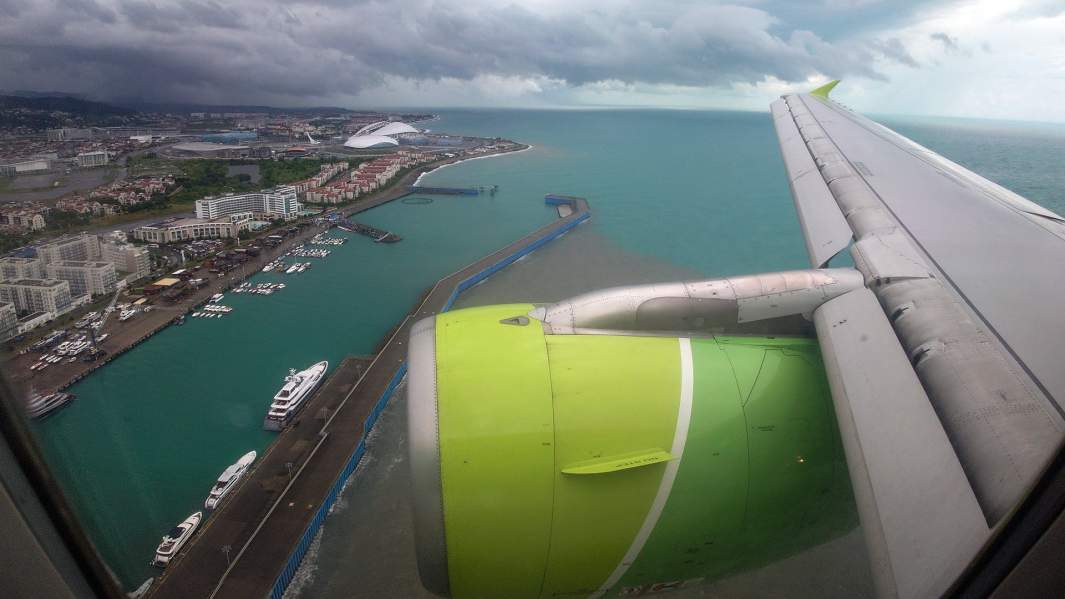 Вид из иллюминатора самолета