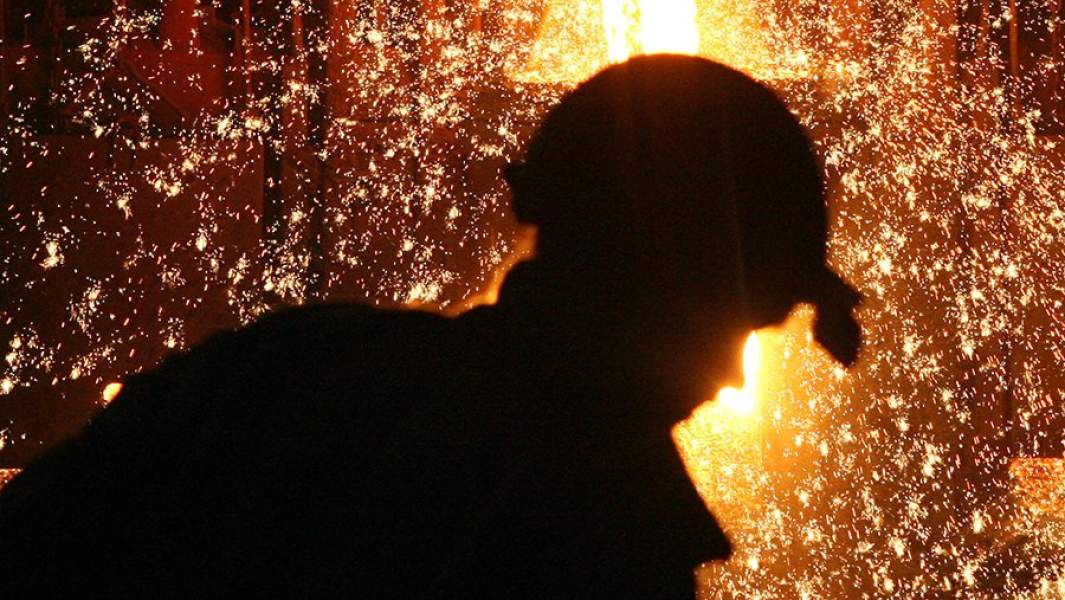 В электросталеплавильном цехе