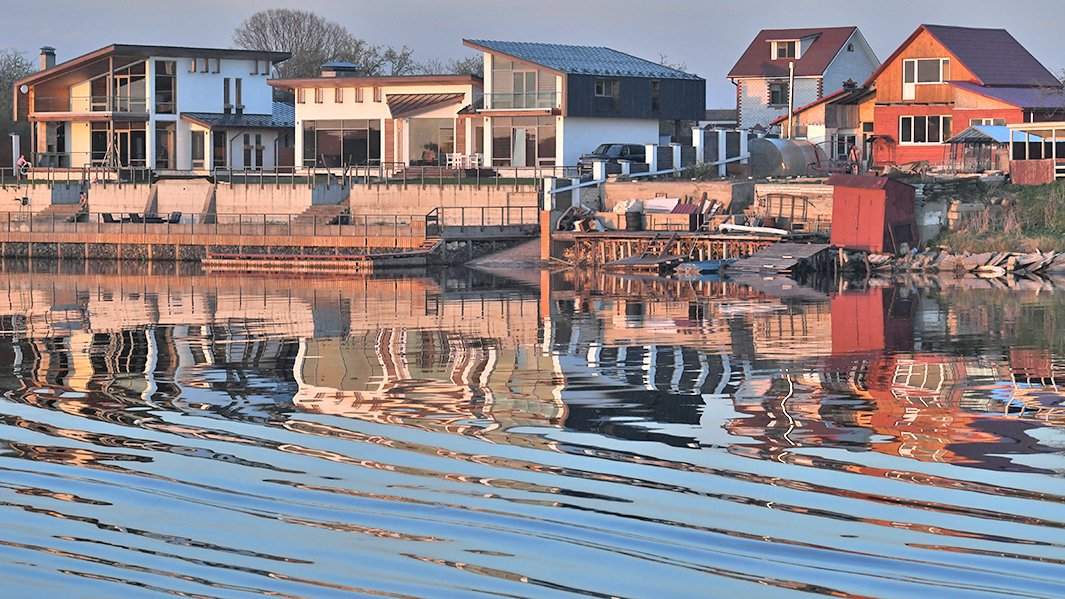 Коттеджный поселок на берегу Волги