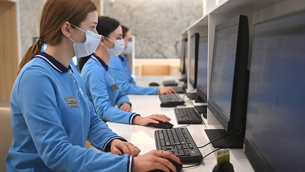 В регистратуре