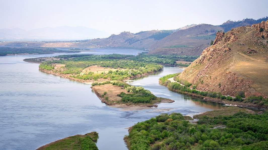 Вид с горы "Спящий лев" на реку Селенга в республике Бурятия