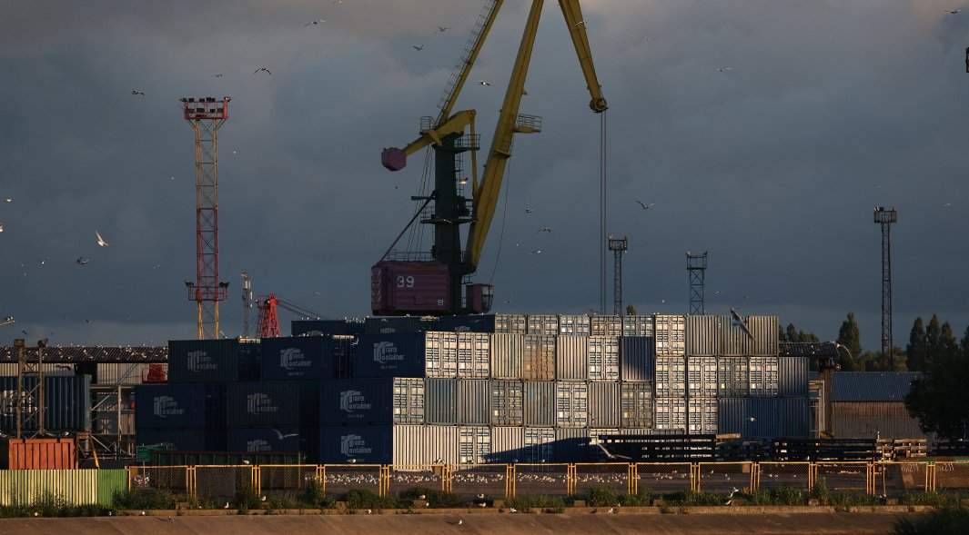Грузовой (контейнерный) терминал в Калининградском морском торговом порту