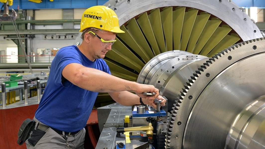 Работа газотурбинного завода Siemens AG в Берлине