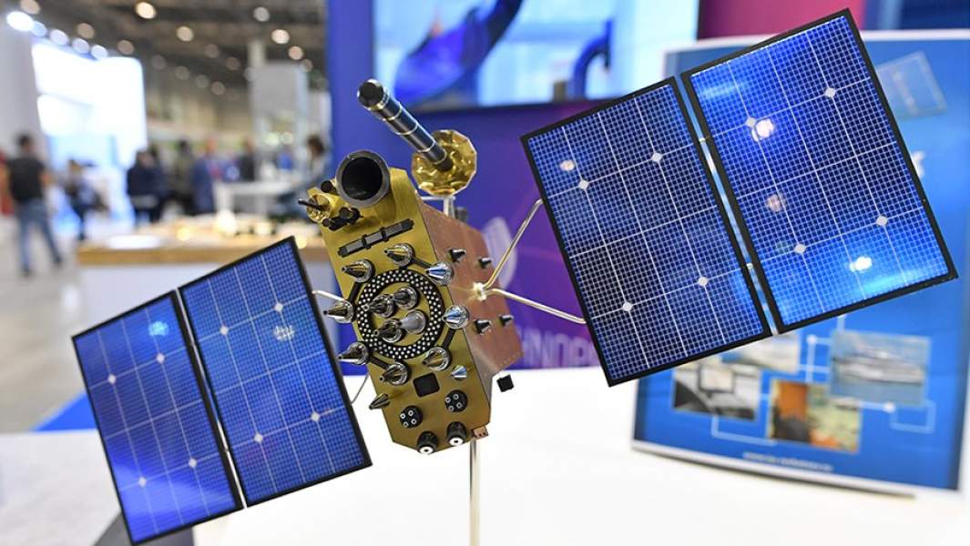 Макет навигационного спутника "Глонасс-К"