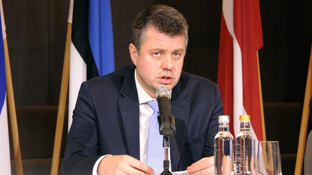 Глава МИД Эстонии Урмас Рейнсалу во время пресс-конференции